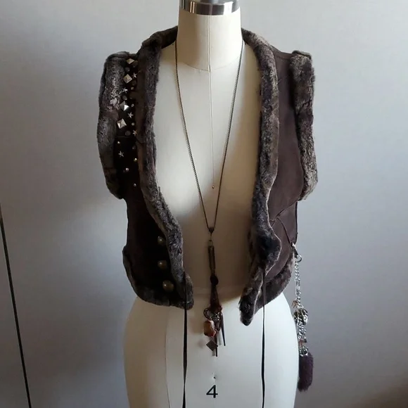 EUC Vintage 90's Betsey Johnson Reversible Sheepskin Vest with Keychain / Charm - Picture 3 of 14